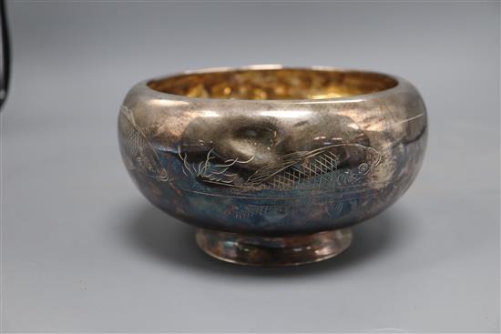 A Japanese white metal fruit bowl, engraved with carp, 17.5cm in diameter, 13oz.